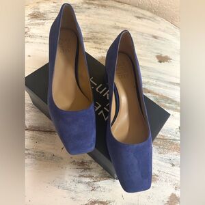 Naturalizer Karina women's pumps in a navy suede
